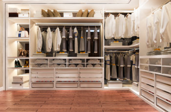 Organização de guarda-roupa: dicas para deixar seu closet mais funcional e bonito